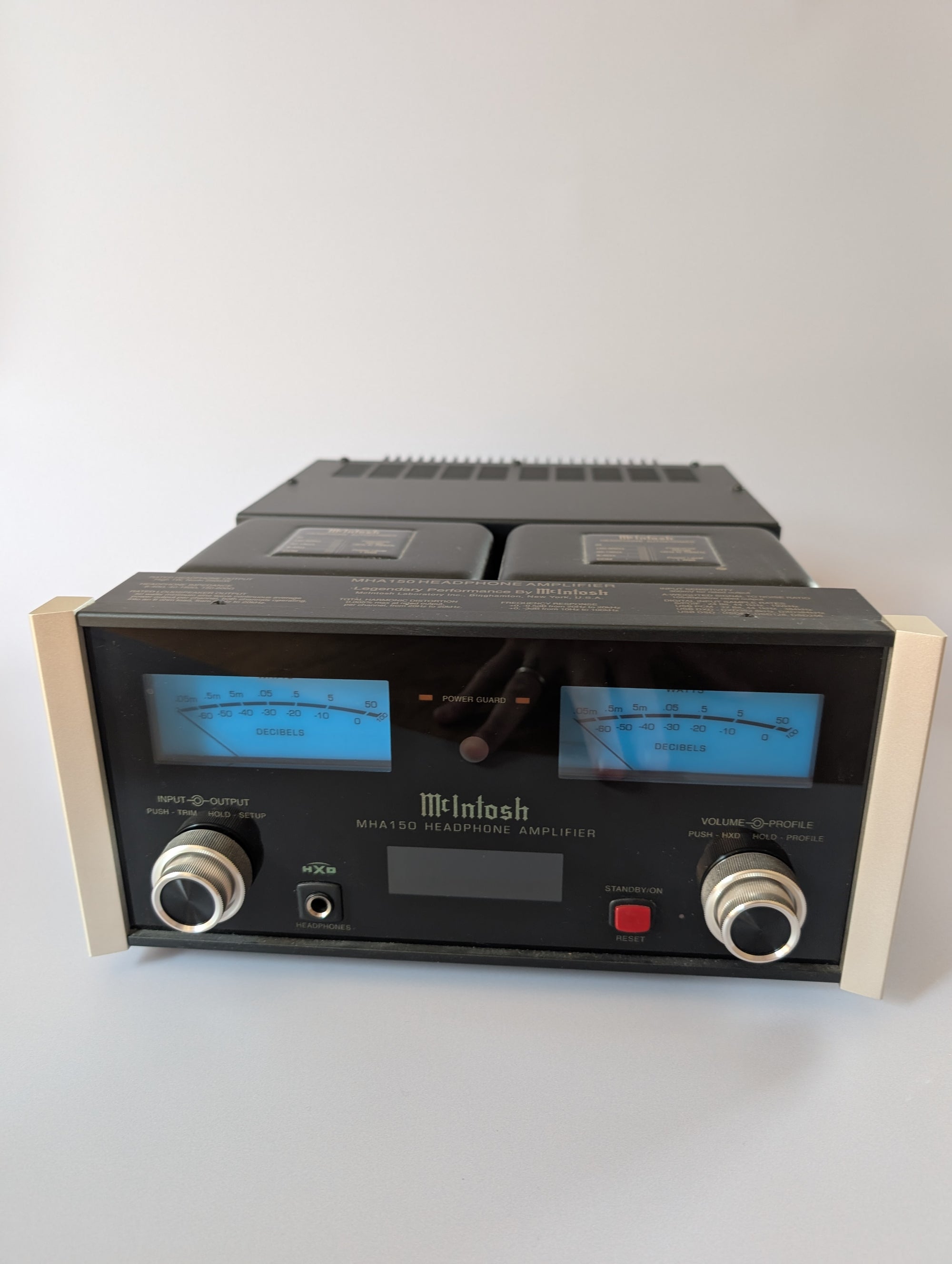 McIntosh MHA150 headphones amplifier 